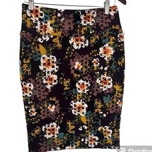 Lularoe Cassie skirt SZ Medium. New with tags. Pull on, elastic waistband floral